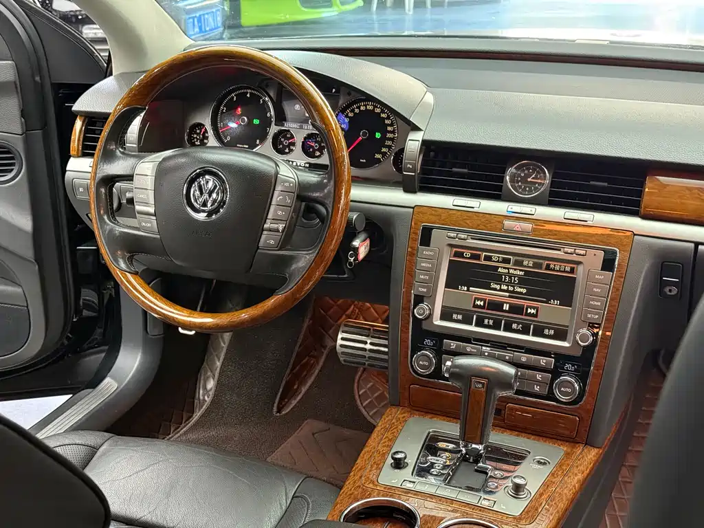 Volkswagen Phaeton — миниатюра 19
