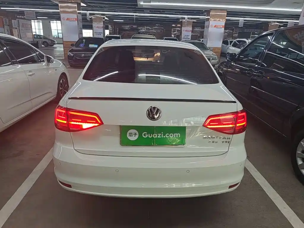 Volkswagen Sagitar 2018 1.6L MT Comfort