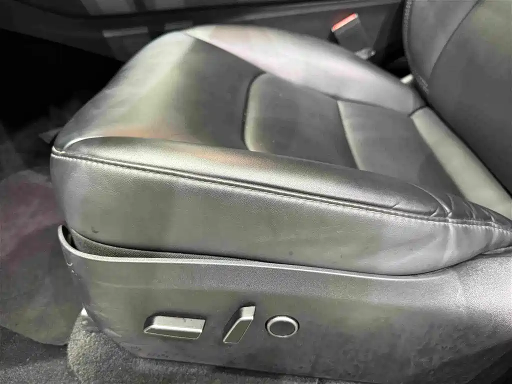 Tesla Model Y — миниатюра 22