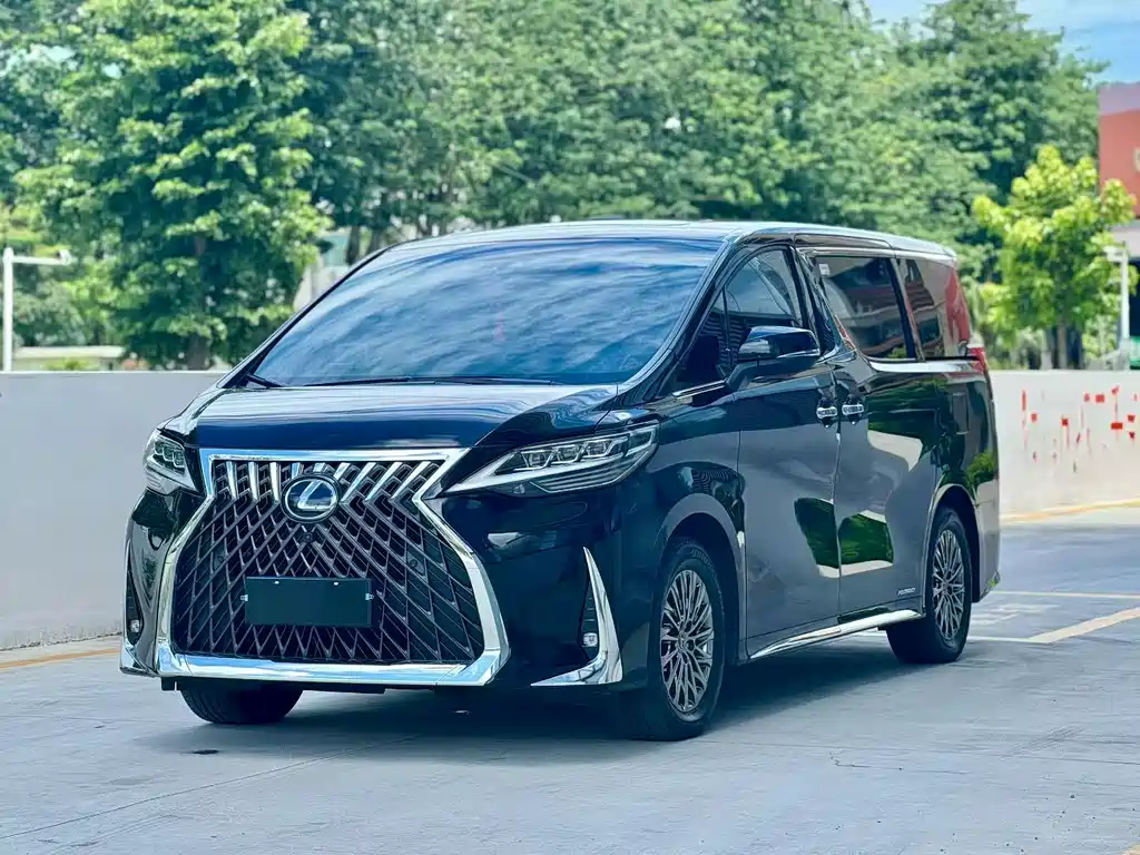 Lexus LM