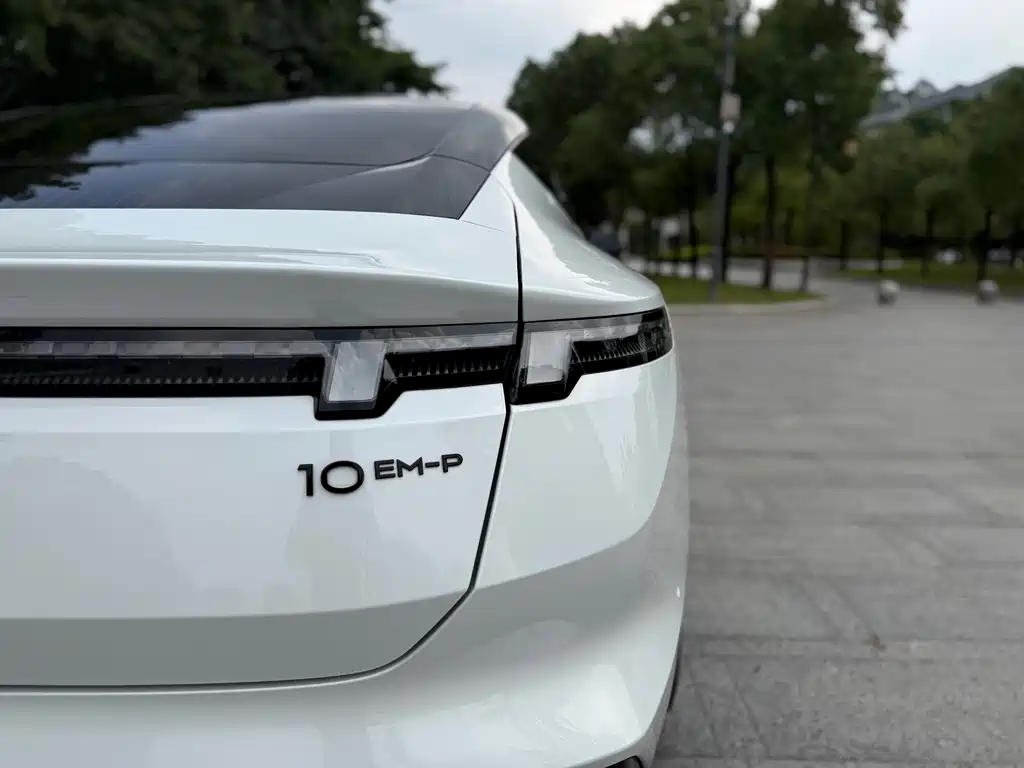 Lynk & Co 10 — миниатюра 9