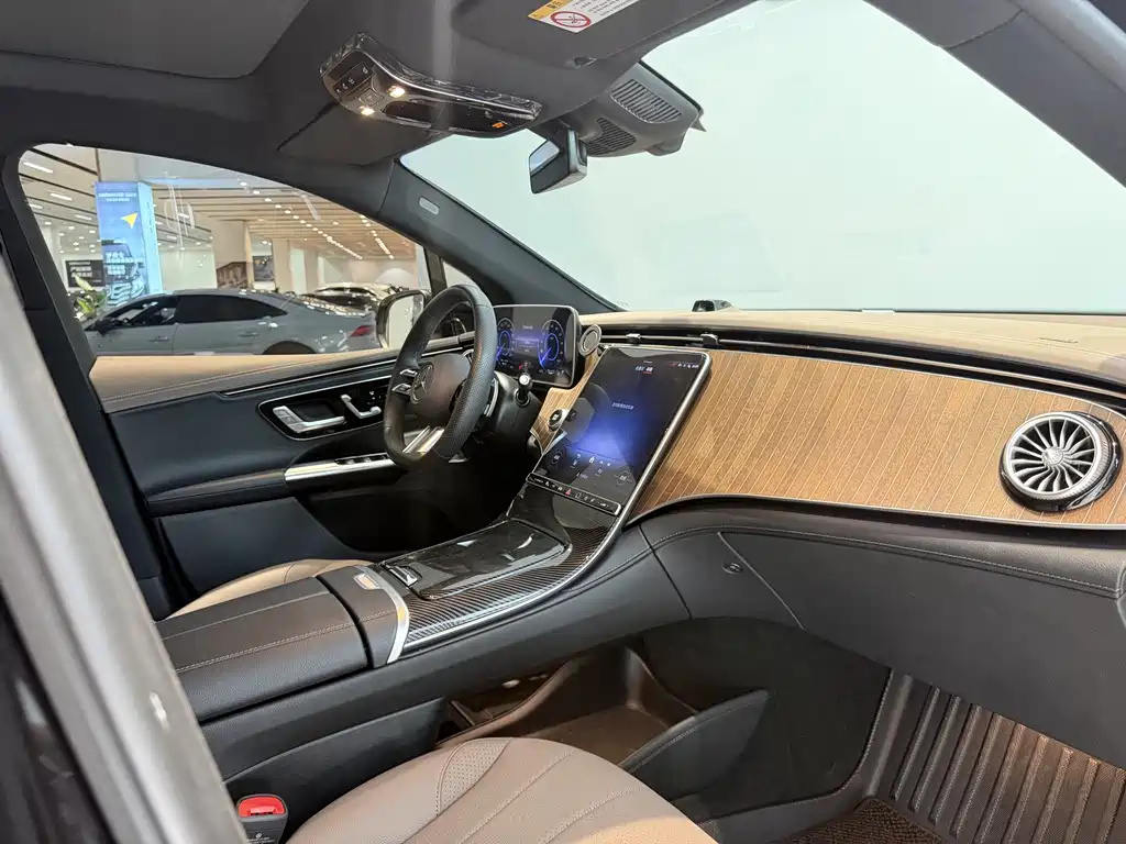 Mercedes-Benz EQE SUV — миниатюра 12