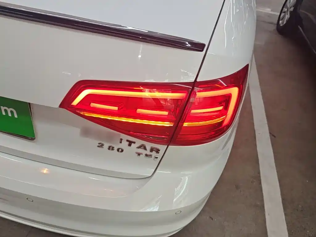 Volkswagen Sagitar 2018 1.6L MT Comfort