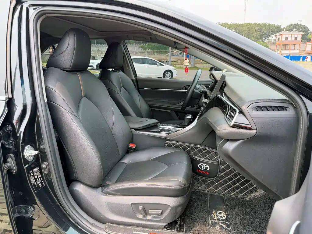 Toyota Camry — миниатюра 14