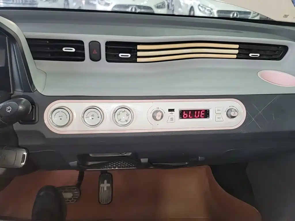 Wuling MINIEV — миниатюра 13