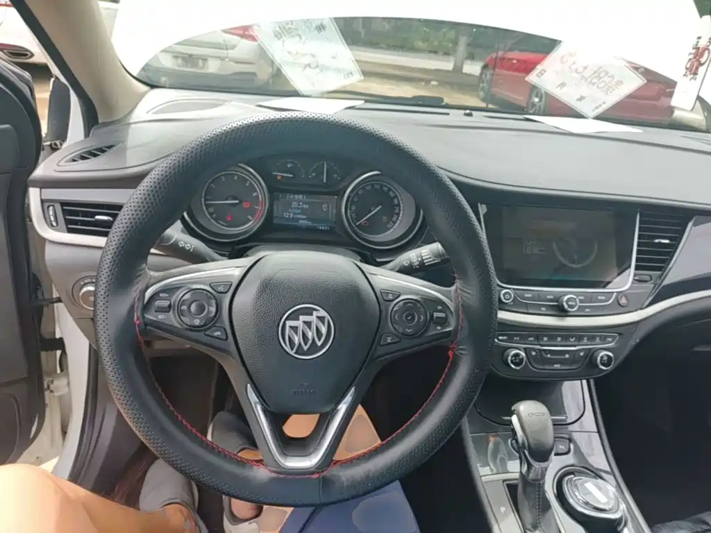 Buick Verano — миниатюра 10