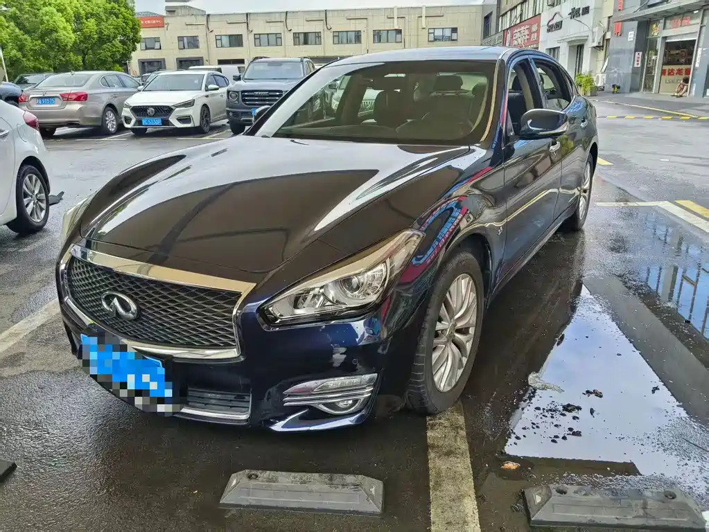 Infiniti Q70