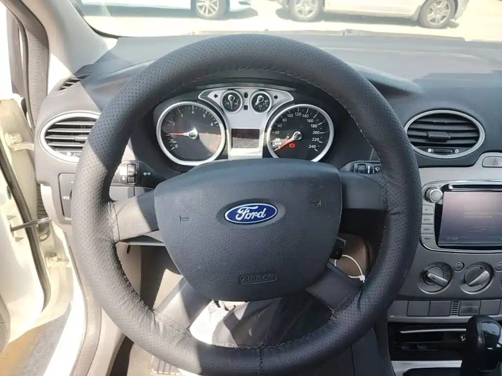 Ford Focus 2013 1.8L AT