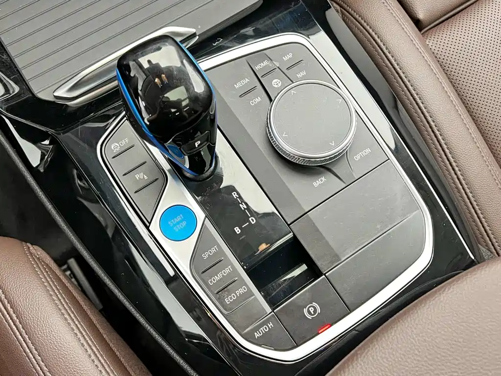 BMW iX3 — миниатюра 16