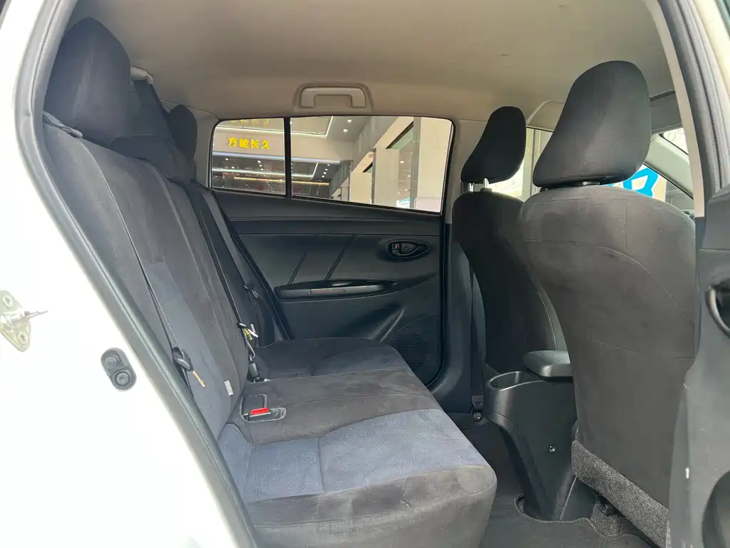 Toyota Yaris L — миниатюра 10
