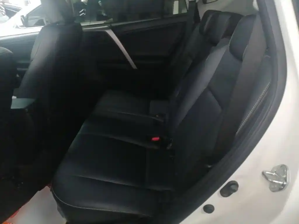 Toyota RAV4 — миниатюра 17