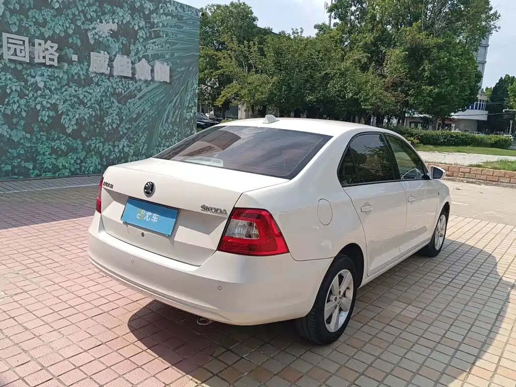 Skoda Rapid — миниатюра 14