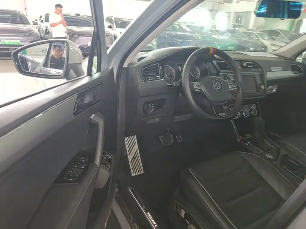Volkswagen Tiguan L — миниатюра 16