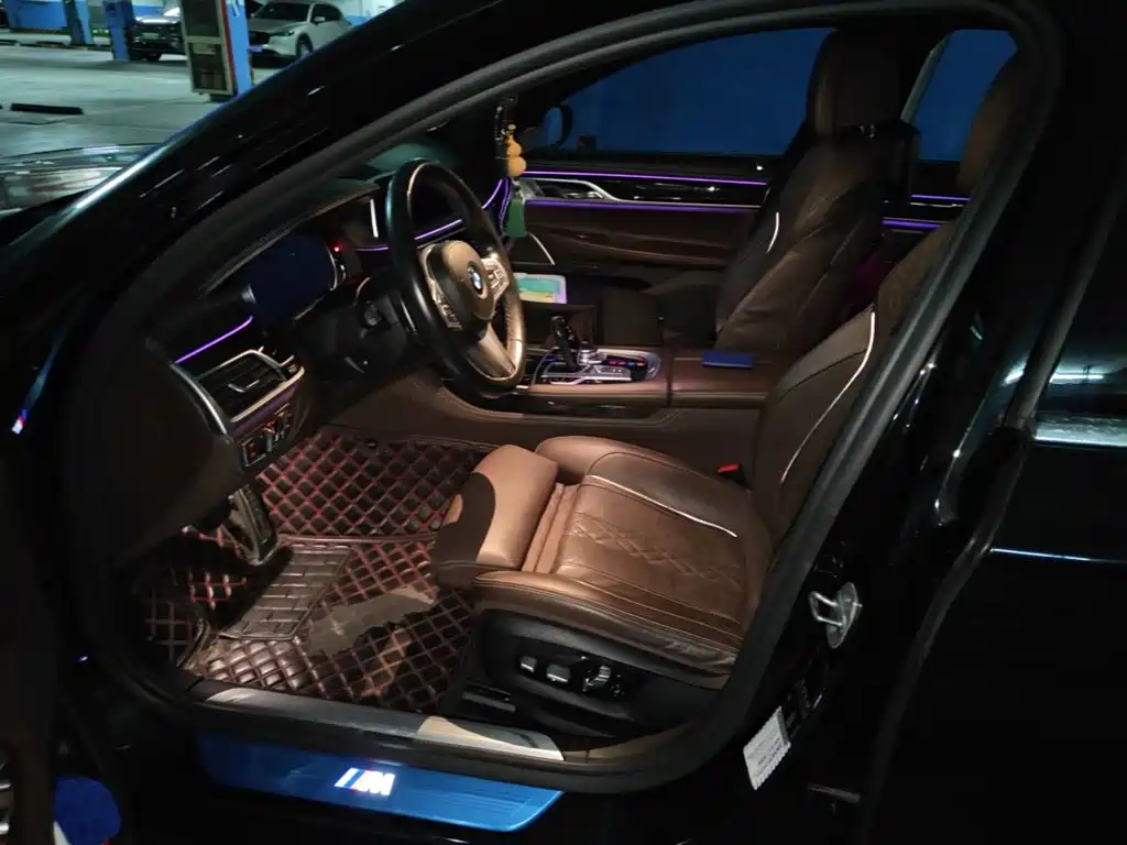 BMW 7 Series — миниатюра 8