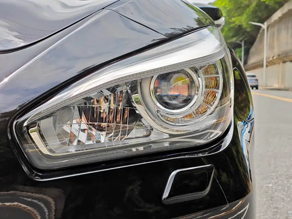 Infiniti Q70 — миниатюра 3