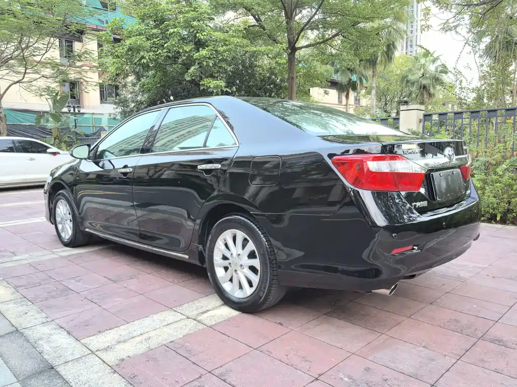 Toyota Camry — миниатюра 5