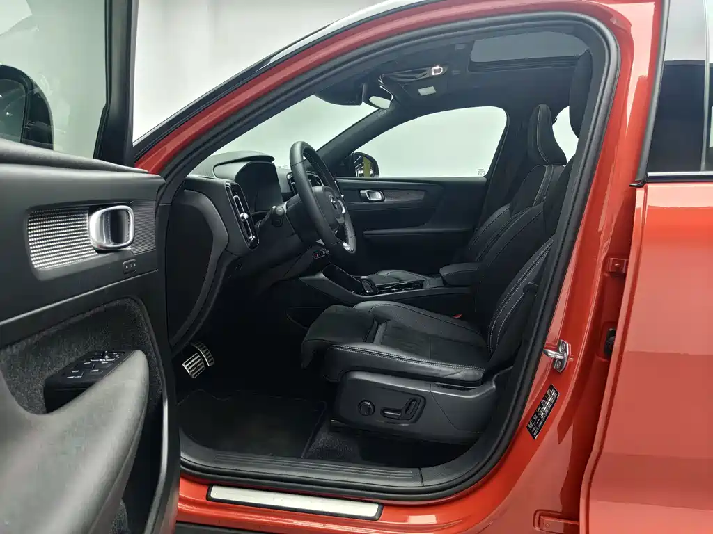 Volvo XC40 — миниатюра 12