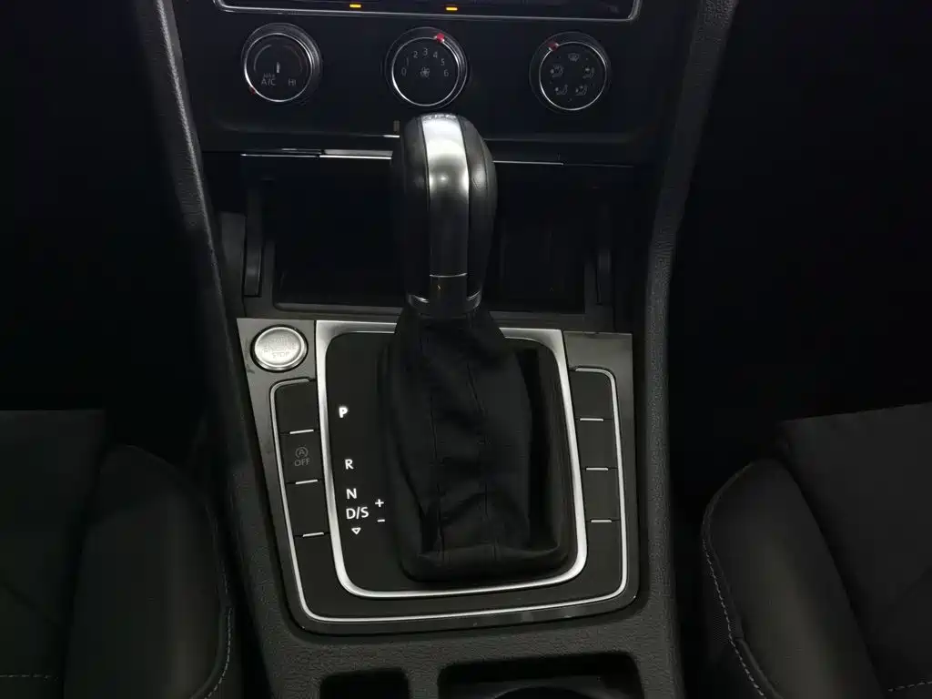 Volkswagen Golf — миниатюра 13