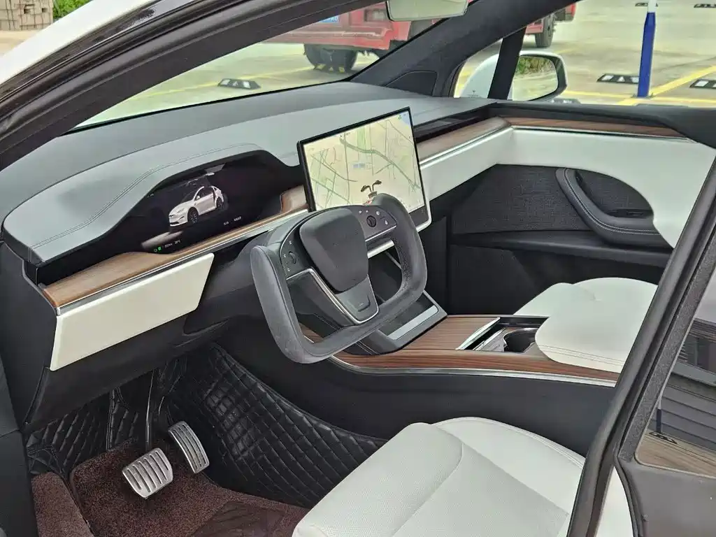 Tesla Model X — миниатюра 9