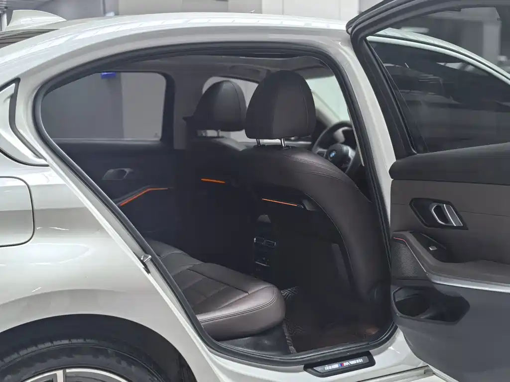 BMW 3 Series — миниатюра 8