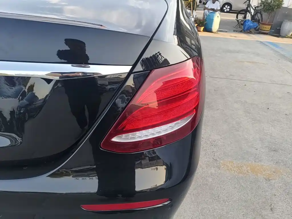 Mercedes-Benz E-Class — миниатюра 8