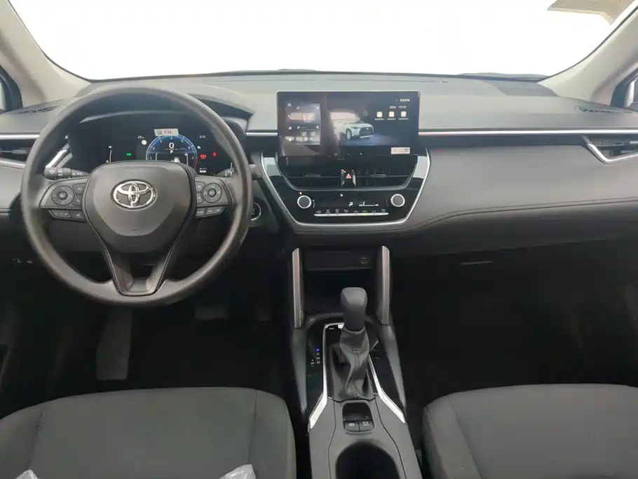 Toyota Corolla Cross — миниатюра 12