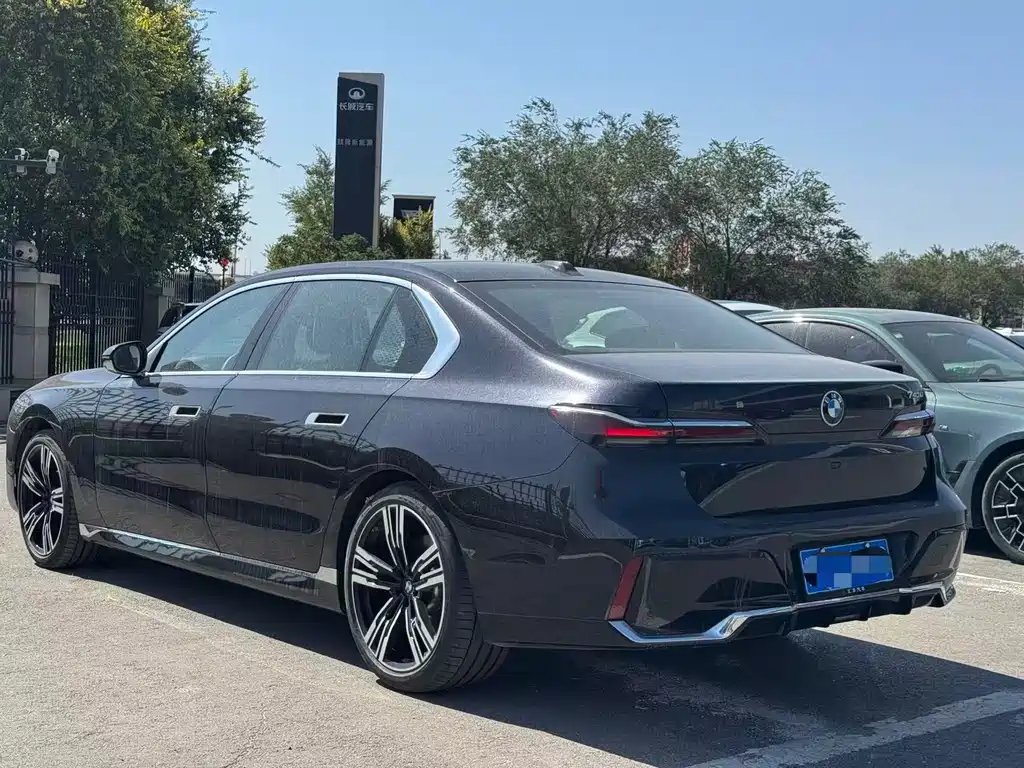 BMW 7 Series — миниатюра 8