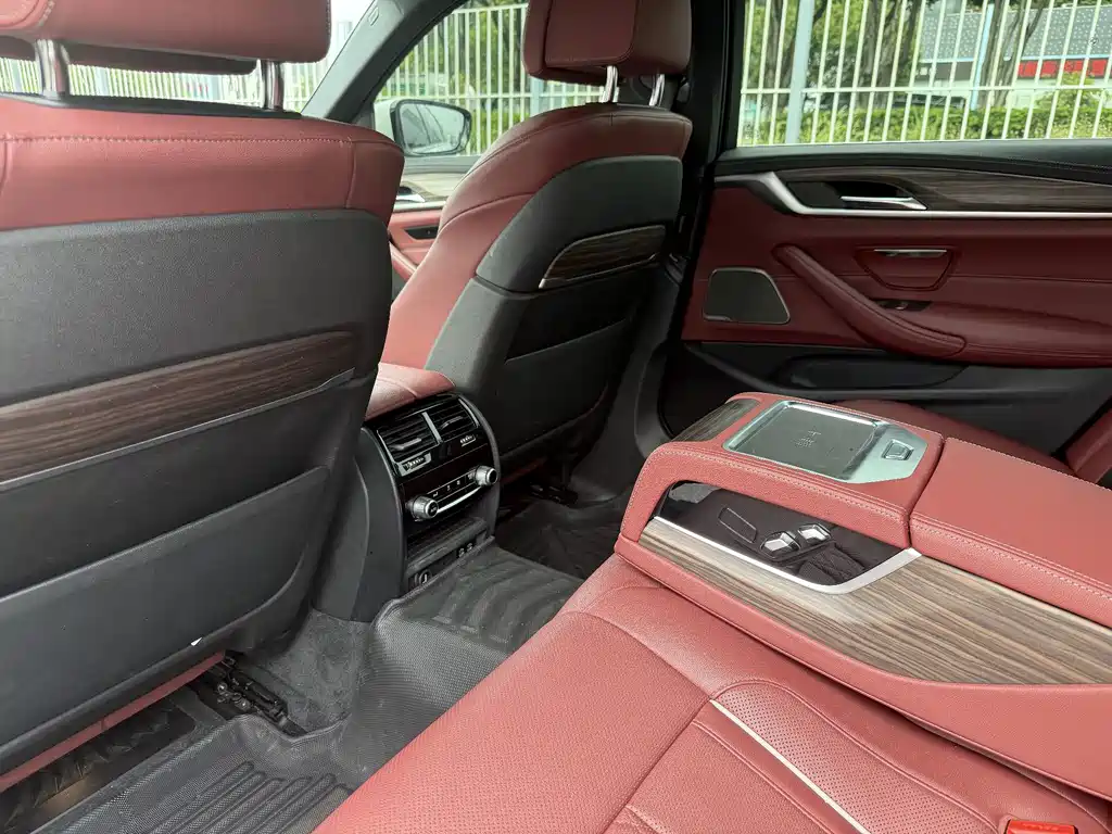 BMW 5 Series — миниатюра 18