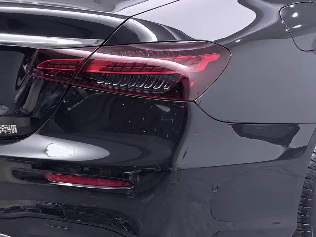 Mercedes-Benz E-Class — миниатюра 14