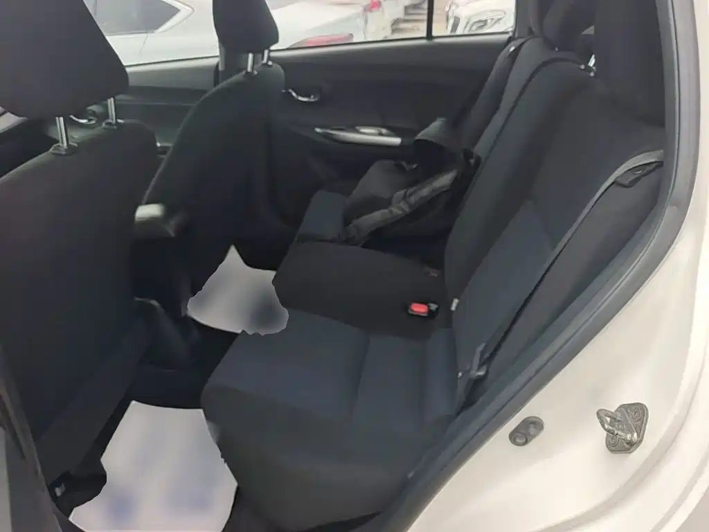 Toyota Yaris L — миниатюра 17