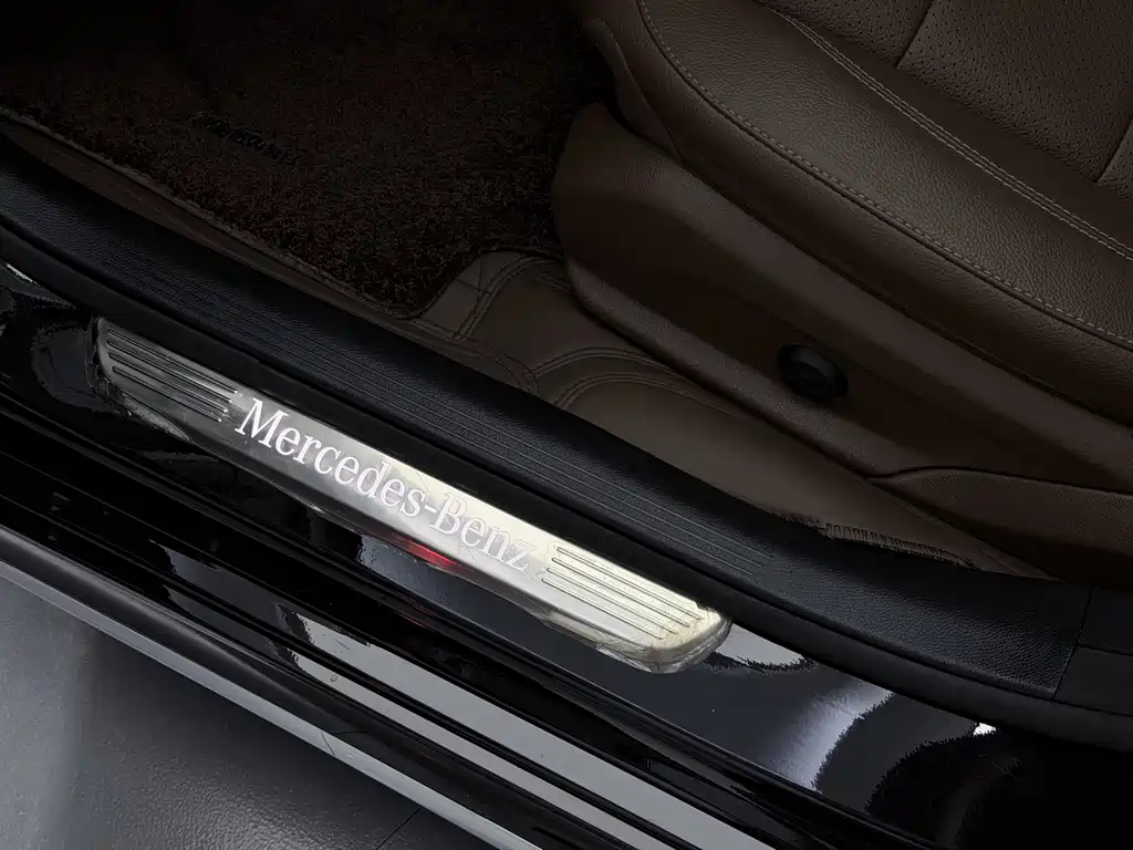 Mercedes-Benz E-Class — миниатюра 31