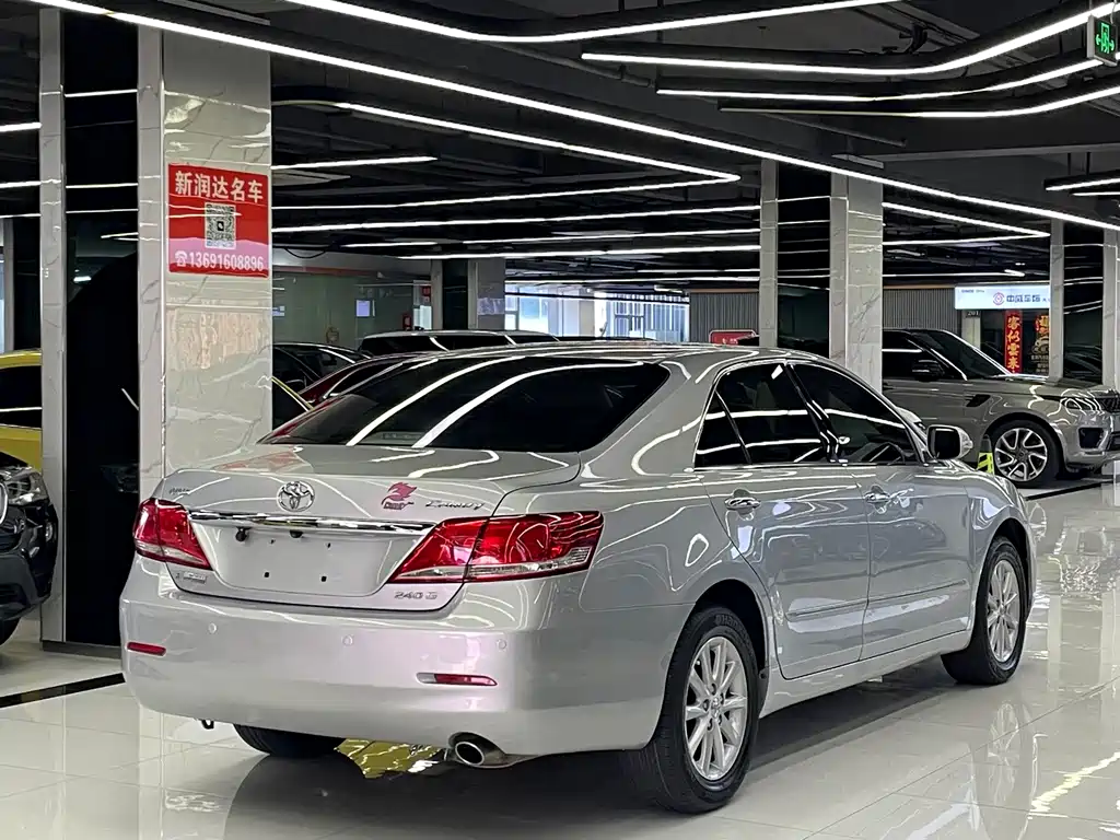 Toyota Camry — миниатюра 4