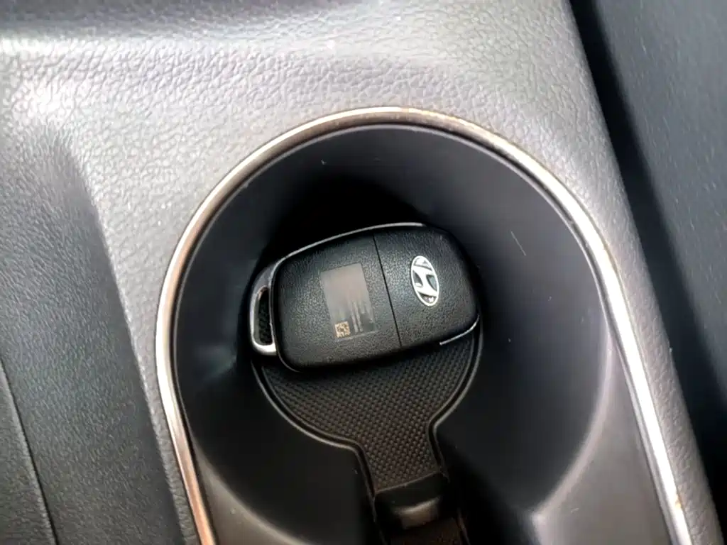 Hyundai Elantra — миниатюра 9