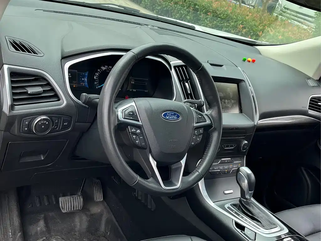 Ford Edge — миниатюра 11