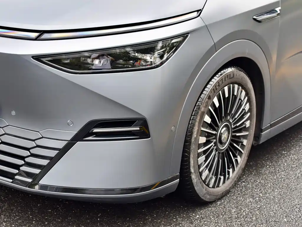 XPeng X9 — миниатюра 6