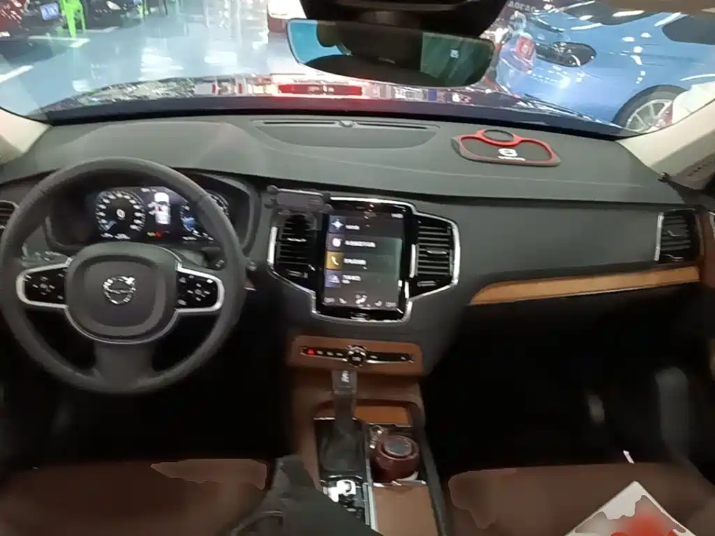 Volvo XC90 — миниатюра 10