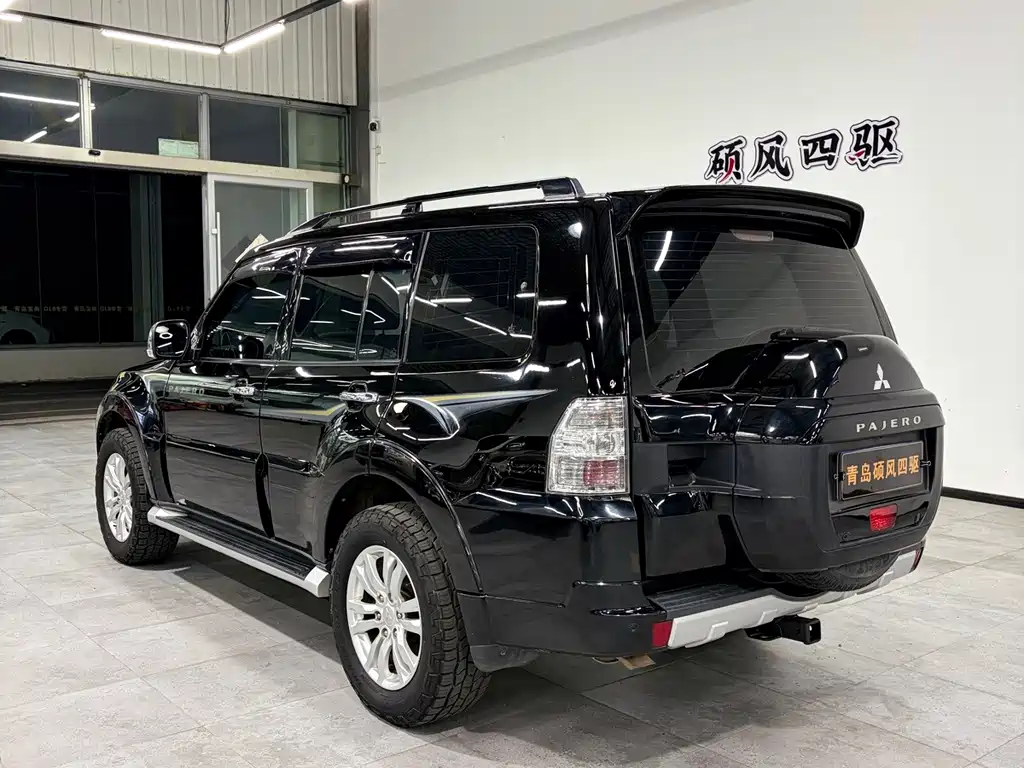 Mitsubishi Pajero (Import) — миниатюра 3