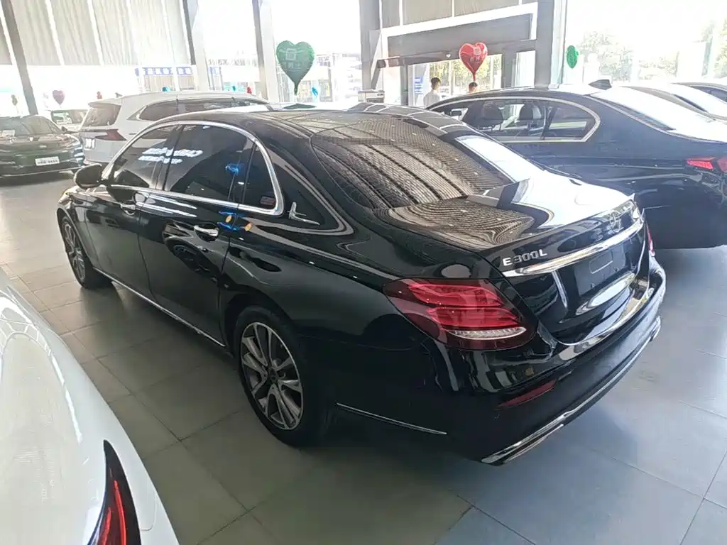 Mercedes-Benz E-Class — миниатюра 5