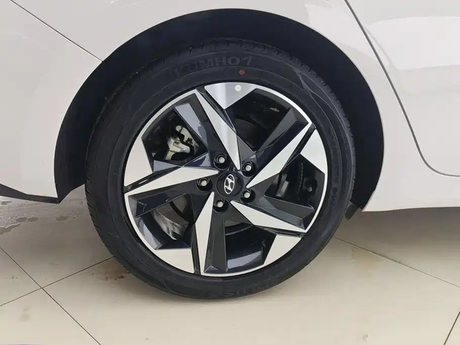 Hyundai Elantra — миниатюра 6