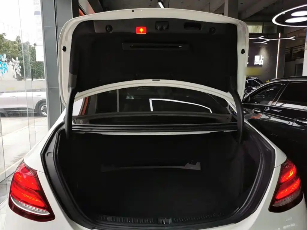 Mercedes-Benz E-Class — миниатюра 19