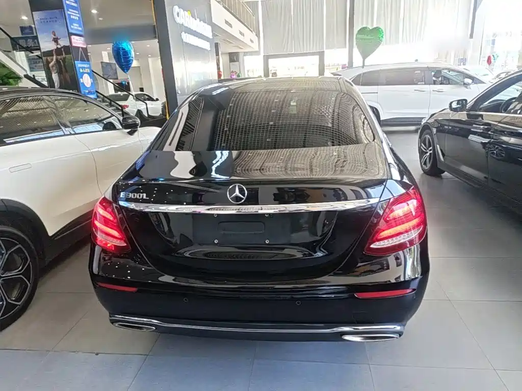 Mercedes-Benz E-Class — миниатюра 6