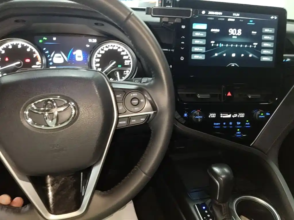 Toyota Camry — миниатюра 10