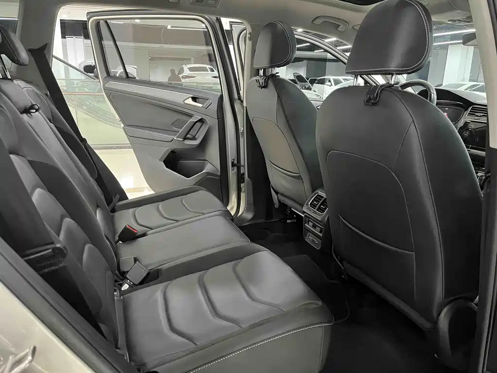 Volkswagen Tiguan L L 2021 330TSI AT Smart