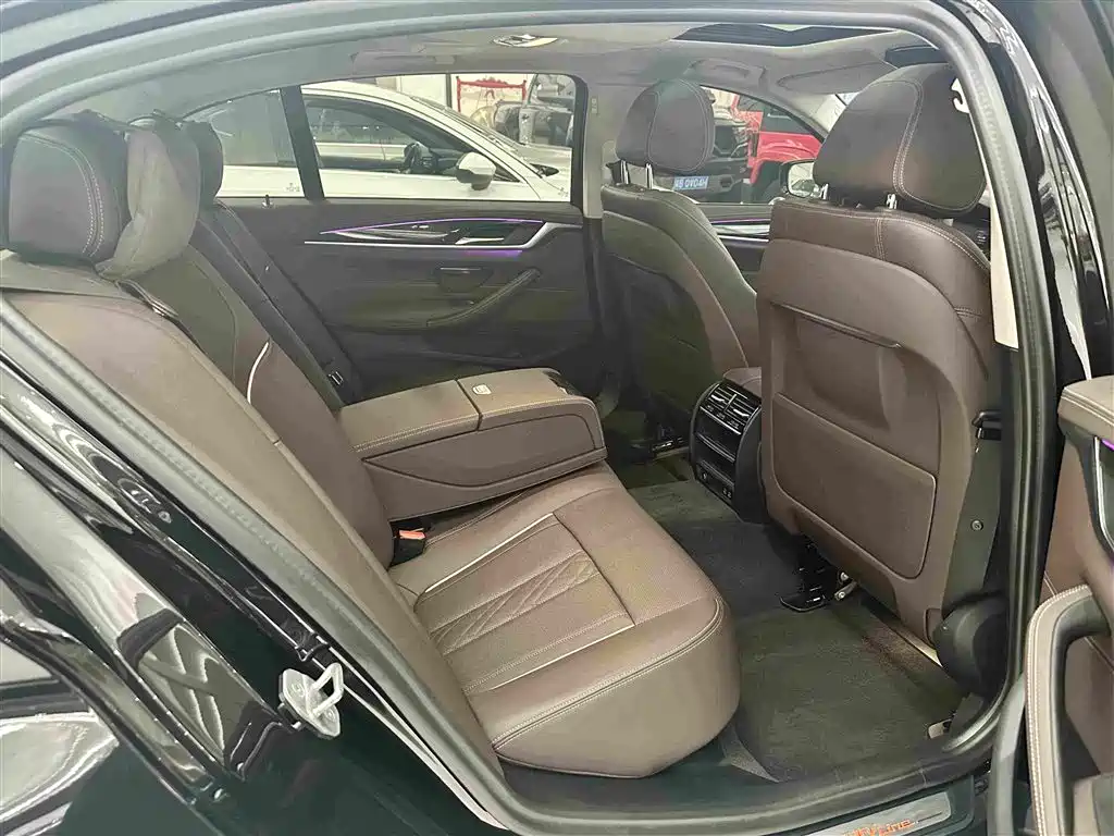 BMW 5 Series — миниатюра 16