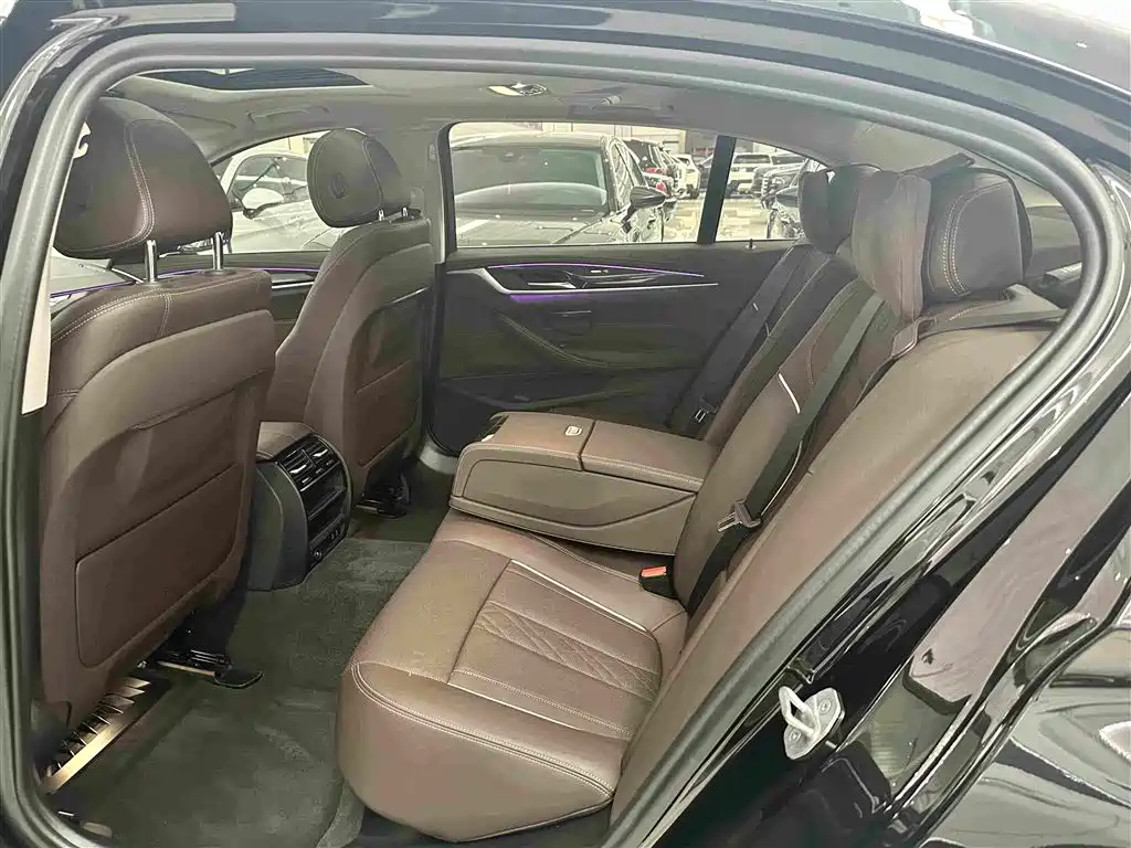 BMW 5 Series — миниатюра 14