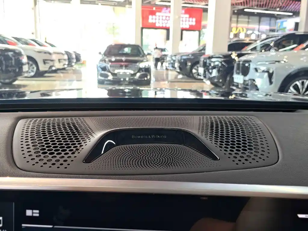 BMW 7 Series — миниатюра 25
