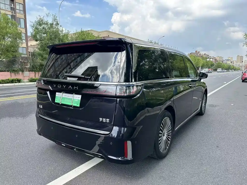VOYAH Dreamer — миниатюра 2