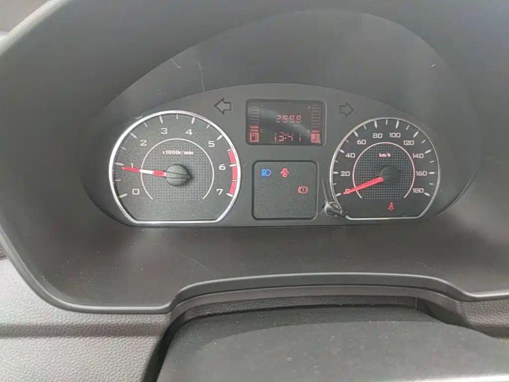 Wuling Hongguang V — миниатюра 12