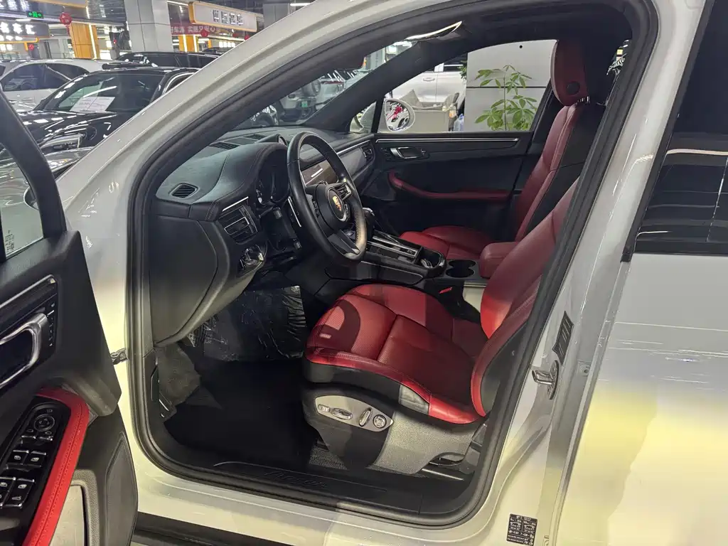 Porsche Macan — миниатюра 5