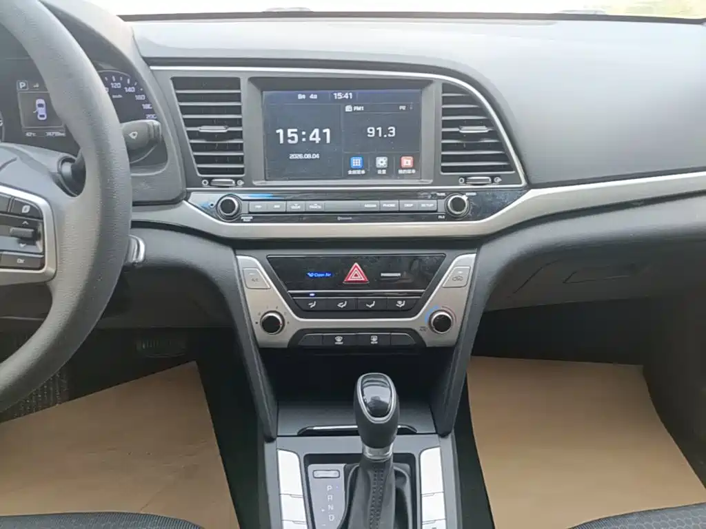 Hyundai Elantra — миниатюра 13
